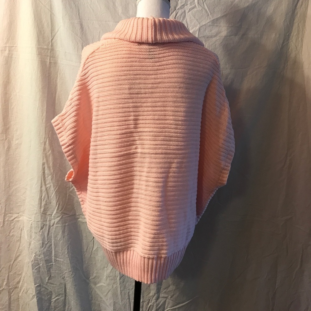 ✅HOST Pick✅ Derek Heart Sweater, Large - Picture 2 of 5